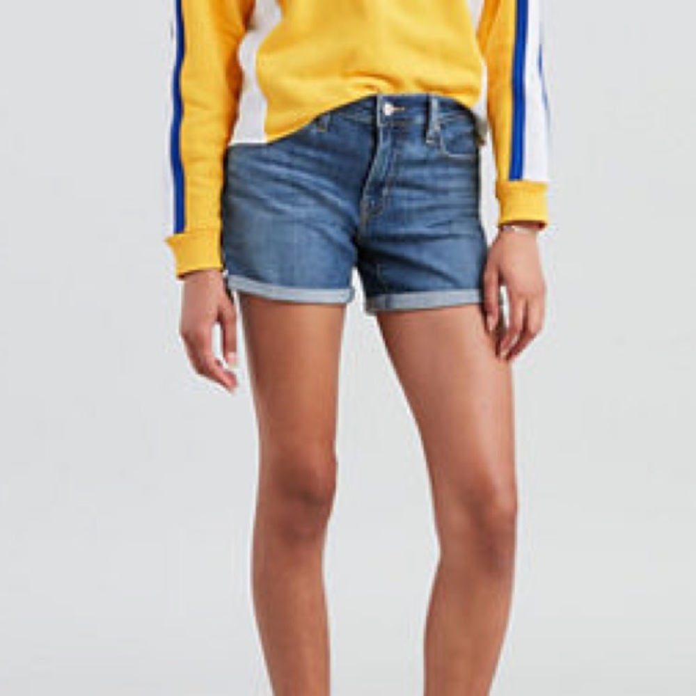 BRAND NWOT Levi’s Boy Shorts Mid Rise